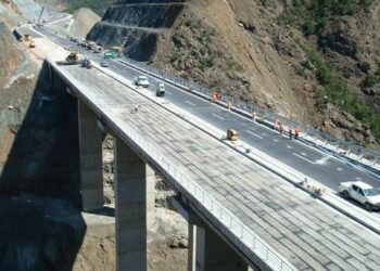 Rruga e Arbrit gllabëron miliona, por e degraduar. “Gjoka Konstruksion” mbulon problemet me mjete rrethanore