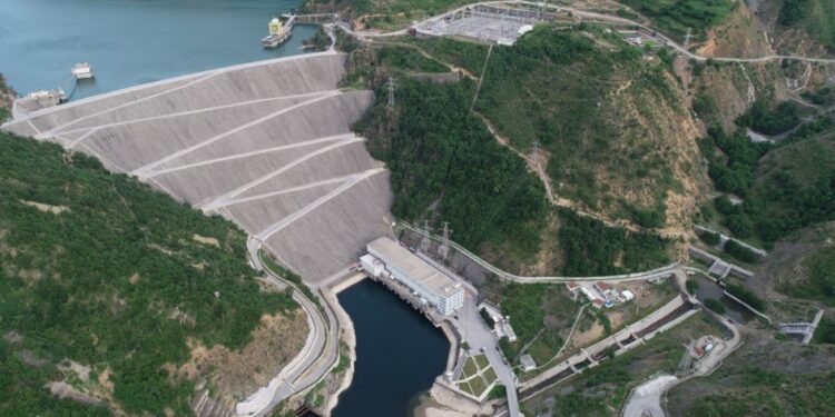 KESH hap portat e shkarkimit në hidrocentralin e Fierzës, veriu vendit në rrezik përmbytje