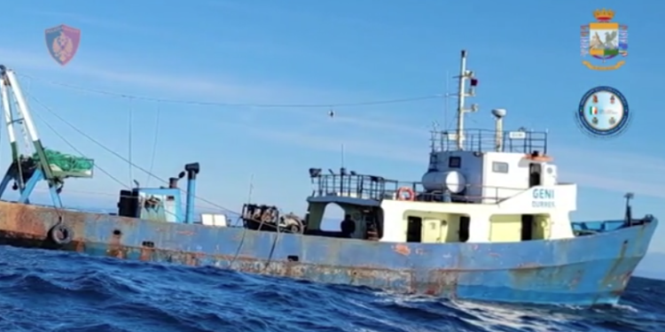 12 mijë litra naftë kontraband, kapet anija Libiane që funizonte mjetin lundrues në detin Shqipëtar
