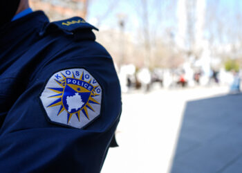 Tronditet Kosova, vritet i riu me breshëri atomatiku, jo larg vendngjarjes gjenden 2 makina të djegura