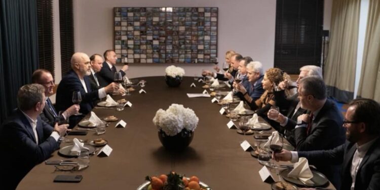 “Forcimi bashkëpunimit për antarësimin në BE, indikacion për frenimin e largimit të….”, zbardhet takimi i Ramës me palën maqedonase