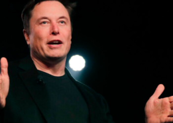 Elon Musk mohon se përdorimi i Twitter-it dëmton shitjen e Teslës