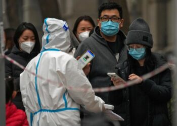 Covidi në Kinë, zyrtarët shprehen se valës aktuale ‘po i vjen fundi’