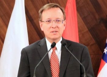 Ambasadori i ri i SHBA në Shqipëri/ Kush është David J. Kostelancik, diplomati i kandiduar nga Biden