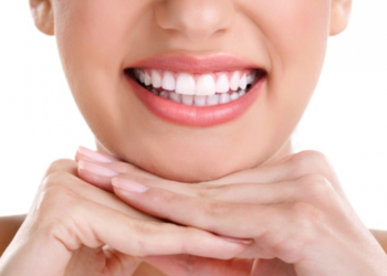 Mjaft harxhuat para në klinika dentare! Konsumoni këto ushqime për dhëmbë të bardhë e të shëndetshëm