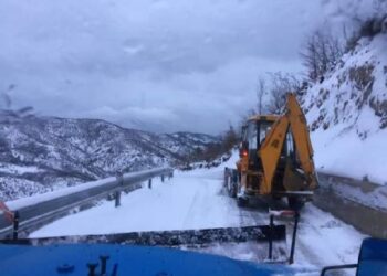 Dibra nën petkun e dëborës, izolohen fshatrat në zonat malore. Pritet përkeqësim i situatës