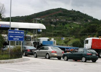 Lejoi 37- vjeçarin për të kaluar bagëtitë pa doganë, procedohet doganieri në Kakavijë