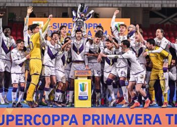 Kapiteni shqiptar i Fiorentinës Eljon Toçi, fiton Superkupën ndaj Interit