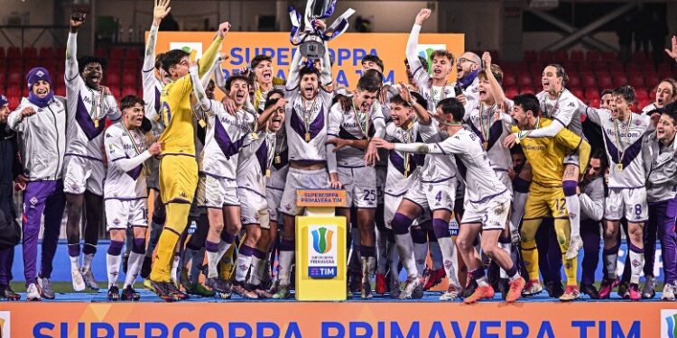 Kapiteni shqiptar i Fiorentinës Eljon Toçi, fiton Superkupën ndaj Interit