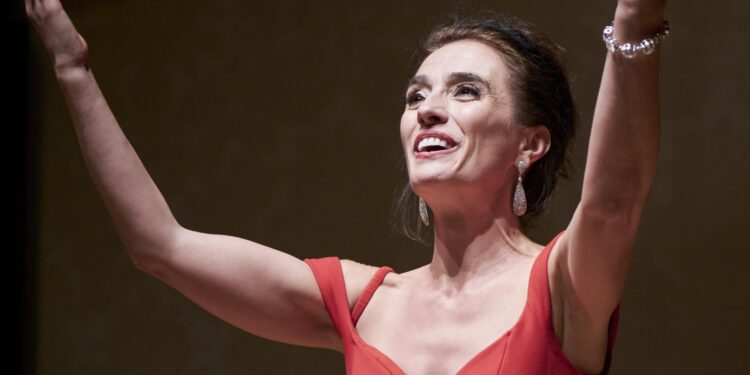 Lajm i mirë! Sopranoja Ermonela Jaho vlerësohet me çmimin ‘Artistja e vitit”