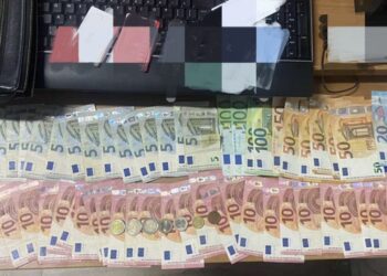Për t’u duartrokitur, qytetari në Prishtinë gjen mbi 1000 euro dhe i dorëzon në polici