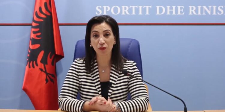 Akuzohet për ngacmim seksual ndaj dy nxënëseve, ministrja Kushi merr vendimin ‘drastik’ për mësuesin në Tepelenë