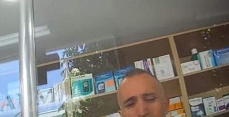 SKANDAL! Ngacmoi seksualisht klienten dhe tregtonte barna kontrabandë, arrestohet farmacisti