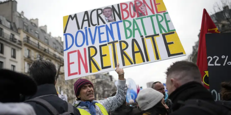 Franca në protestë kundër rritjes së moshës së pensionit