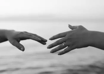 Çfarë do të thotë të jesh gri-romantik?