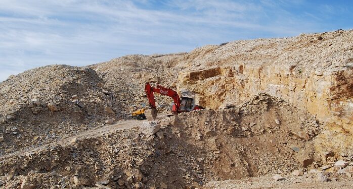 Nxirnin dhe përpunonin inerte pa dokumentet e nevojshme, arrestohet pronari gurores, një tjetër në kërkim