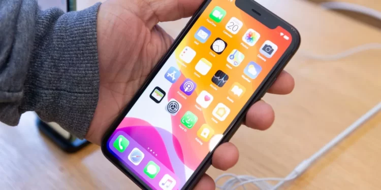 Iu bën çudi, por a e dini arsyen pse iPhone-ët nuk kanë radio?