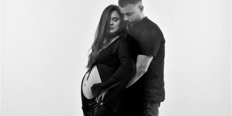 Bëhet baba për herë të parë, këngëtari zbulon emrin e bebit me dedikimin e veçantë