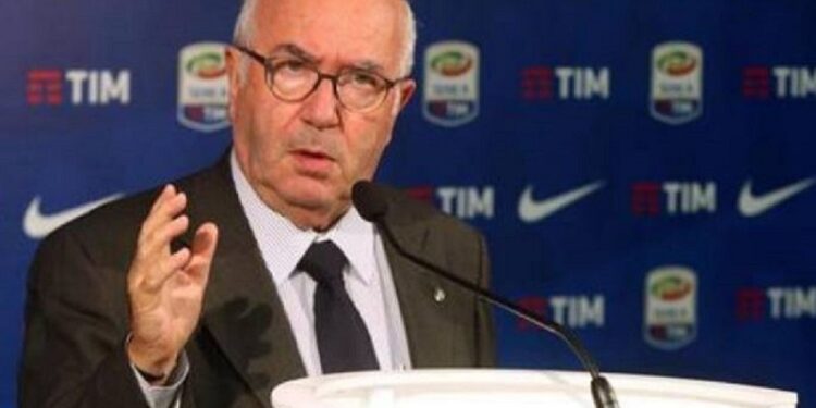 Futbolli italian në zi. Ndahet nga jeta ish-presidenti i Federatës