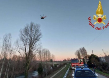 Tronditëse, tenton t’i arratiset policisë, i riu hidhet në lum dhe gjen vdekjen e menjëhershme