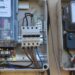Instalonte matës të energjisë elektrike kundrejtë pagese, arrestohet punonjësi i OSHE-së në Tiranë