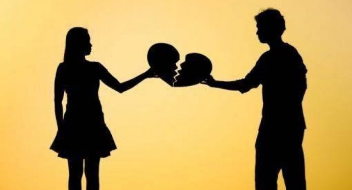 Nga dashuria drejt e në dhimbje, këto janë 7 fazat e rikuperimit pas një ndarje!