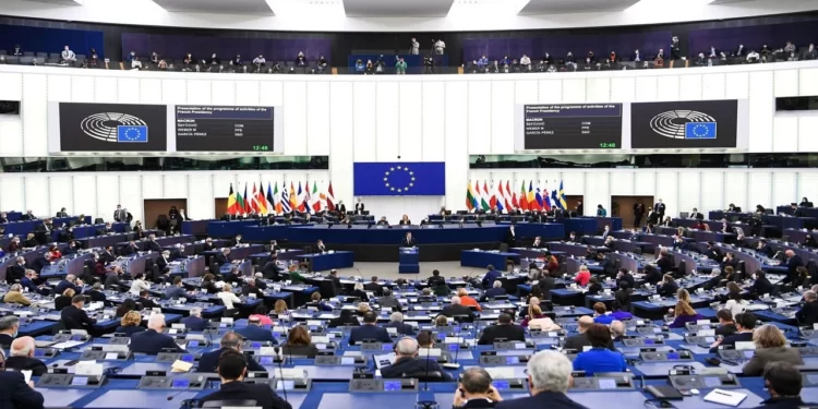 Zyrtare! PE miraton liberalizimin e vizave për Kosovën, KE: Prishtina i përmbush kushtet