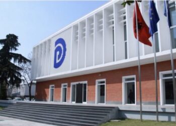 Gjyqi i hapur për vulën e PD-së, Berisha dorëzon emrat e 230 antarëve në KQZ