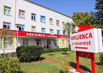 Mbi 14 mijë persona të infektuar me grip, mjekët apelojnë: Të mos dynden spitalet, temperatura deri në 38 gradë monitorohet në shtëpi