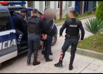 “Jemi shteti”, jepet masa e sigurisë me burg për 3 të arrestuarit për mashtrim: Tentuan të përfitonin mijëra euro nga bizneset