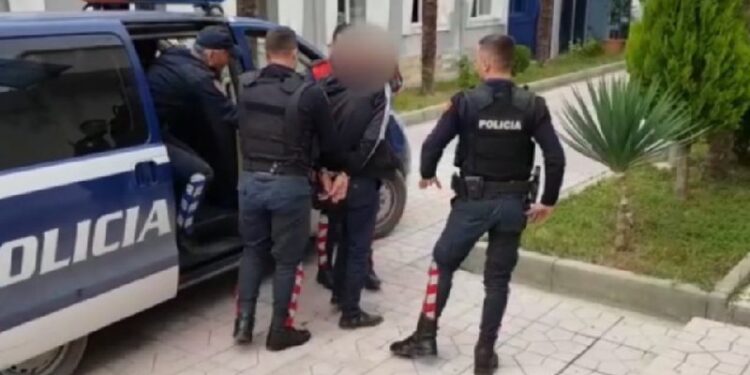 “Jemi shteti”, jepet masa e sigurisë me burg për 3 të arrestuarit për mashtrim: Tentuan të përfitonin mijëra euro nga bizneset