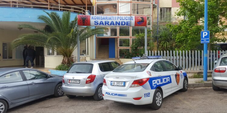 Mbante në makinë armë zjarri, arrestohet 34-vjeçari nga Saranda