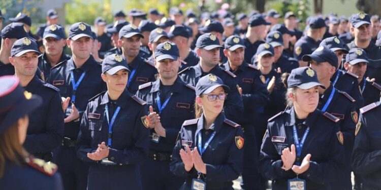 Ministri Çuçi uron 110 vjetorin Policisë së Shtetit: Mirnjohje për shërbimin dinjitoz, sot institucioni më i besuar në vend