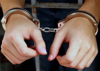 “Tërbohet” 42-vjeçari, dhunon ish-bashkëshorten dhe djalin e tyre të mitur