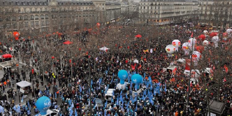 Qytetarët në Francë mbajnë protestën e dytë kundër reformës së pensioneve
