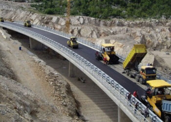 Fadromës nuk i punuan frenat, plagoset rëndë punonjësi në Rrugën e Arbrit