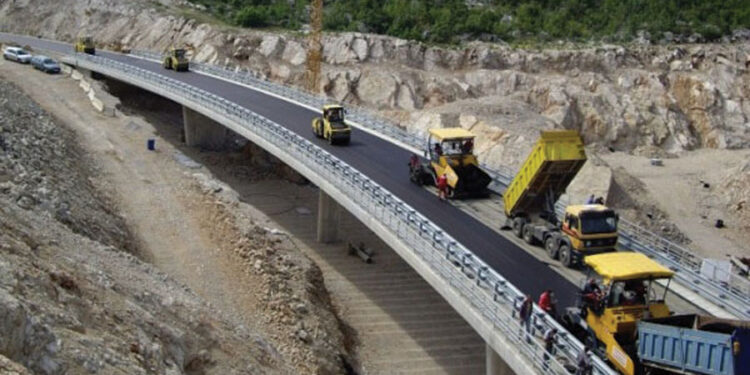 Fadromës nuk i punuan frenat, plagoset rëndë punonjësi në Rrugën e Arbrit