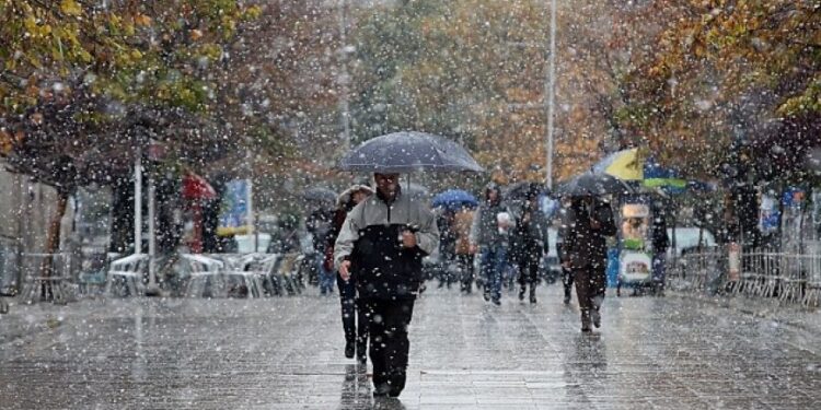 Mos harroni çadrat! Temperaturat ulen nën 0 gradë, pasditja nën ndikimin e shiut