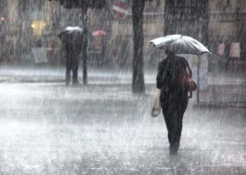 Zyrtarisht dimër! Reshje të dendura shiu dhe bore, bëni kujdes me këto akse