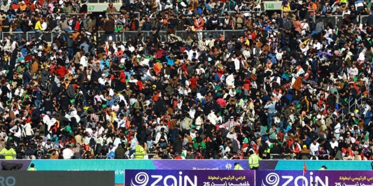 Trazira jashtë stadiumit në Irak, turma e tifozëve plagos dhe merr jetë njerëzish