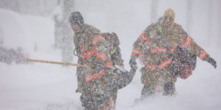 Stuhia dimërore godet fuqishëm Francën, 90 mijë familje lihen në erësirë pas ndërprerjes së energjisë elektrike