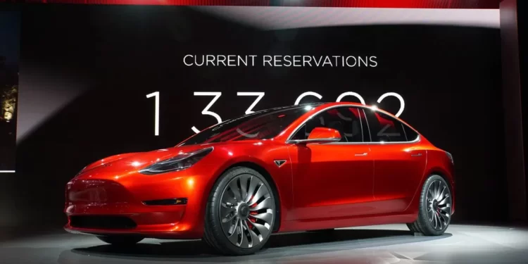 Uljet e çmimeve të modeleve të Tesla po tronditin tregun e makinave