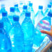 Plastika rrezik për shëndetin, ja përse duhet kontrolluar skadenca e ujit në shishe