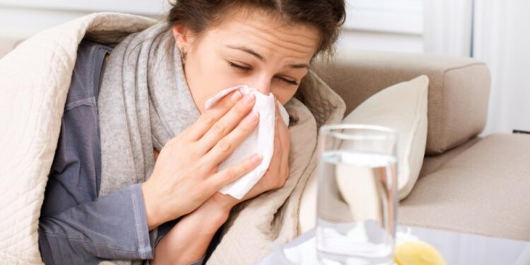 Shqipëria me viroza stinore, drejtoresha e IPSH këshillon për kujdes të shtuar, Tomini: Gripi mund të marr dhe jetë njërëzish