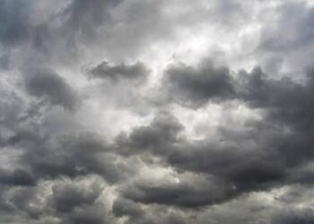 Vranësira dhe reshje shiu me shtërngata, si parashikohet moti për sot