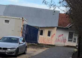 Grafitet “Wanger” të mërcenarëve rus alarmojë Mitrovicën e Veriut, policia e Kosovës nis hetimet