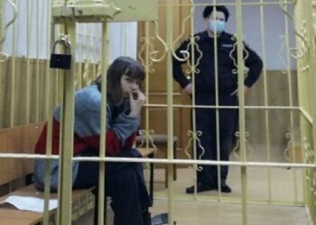 19- vjeçarja ruse kundër luftës në Ukrainë që mund të përballet me burgim