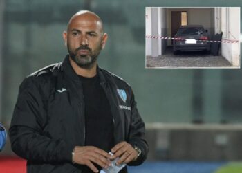 Tronditëse, goditet me armë makina e trajnerit italian Antonio Calabro