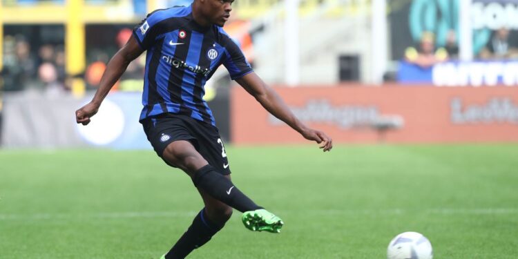 Dumfries me “valixhe në duar”, Inter gjen zëvendësuesin në Mynih