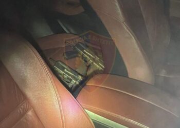 Automjeti kapicë me armë e benzinë, policia parandalon atentatin në Elbasan